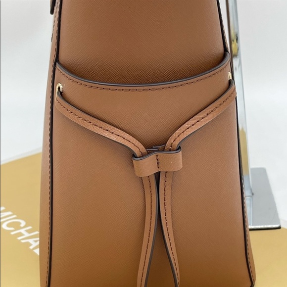 Michael Kors Large Gilly Tote & Trifold Wallet - Picture 6 of 13